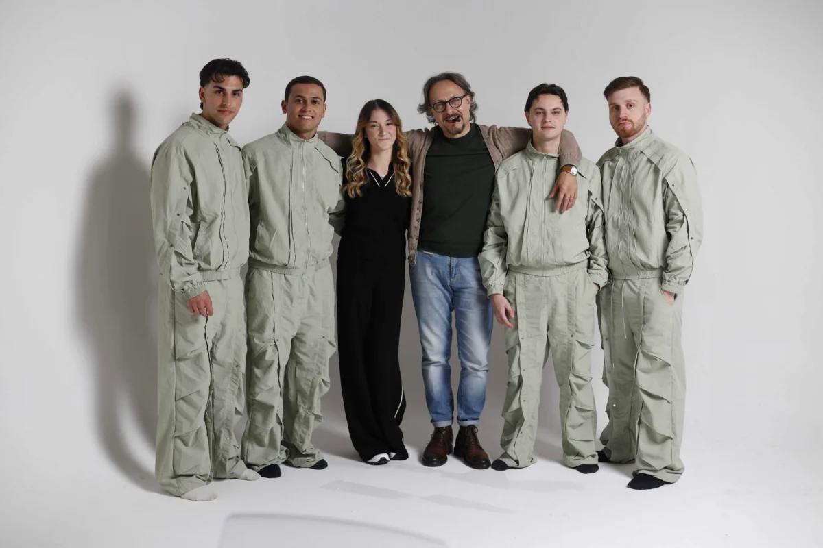 Il collettivo Sigarro Pictures al completo, in posa dopo le riprese